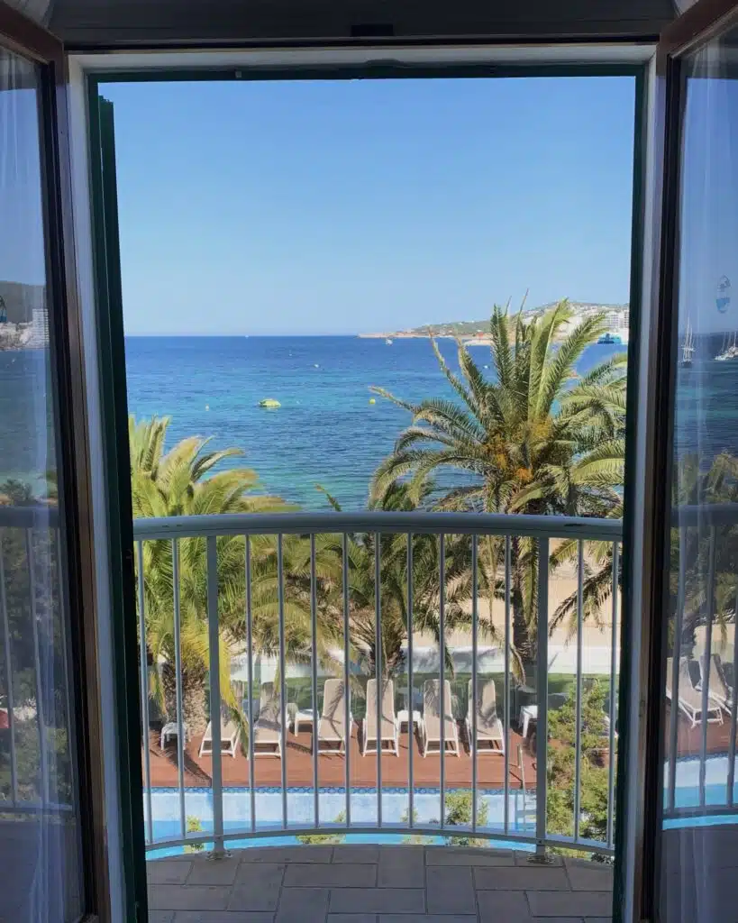 Habitación doble estándar con vistas frontales al mar en Hotel Tagomago, San Antonio (Ibiza)